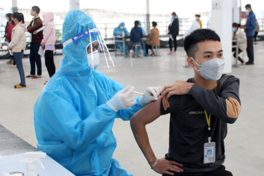 Bắc Giang: Tiêm vắc xin Covid-19 cho hơn 20 nghìn công nhân KCN
