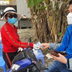 Kit test COVID-19 được bán như mớ rau ngay cổng Trạm Y tế xã Quang Châu